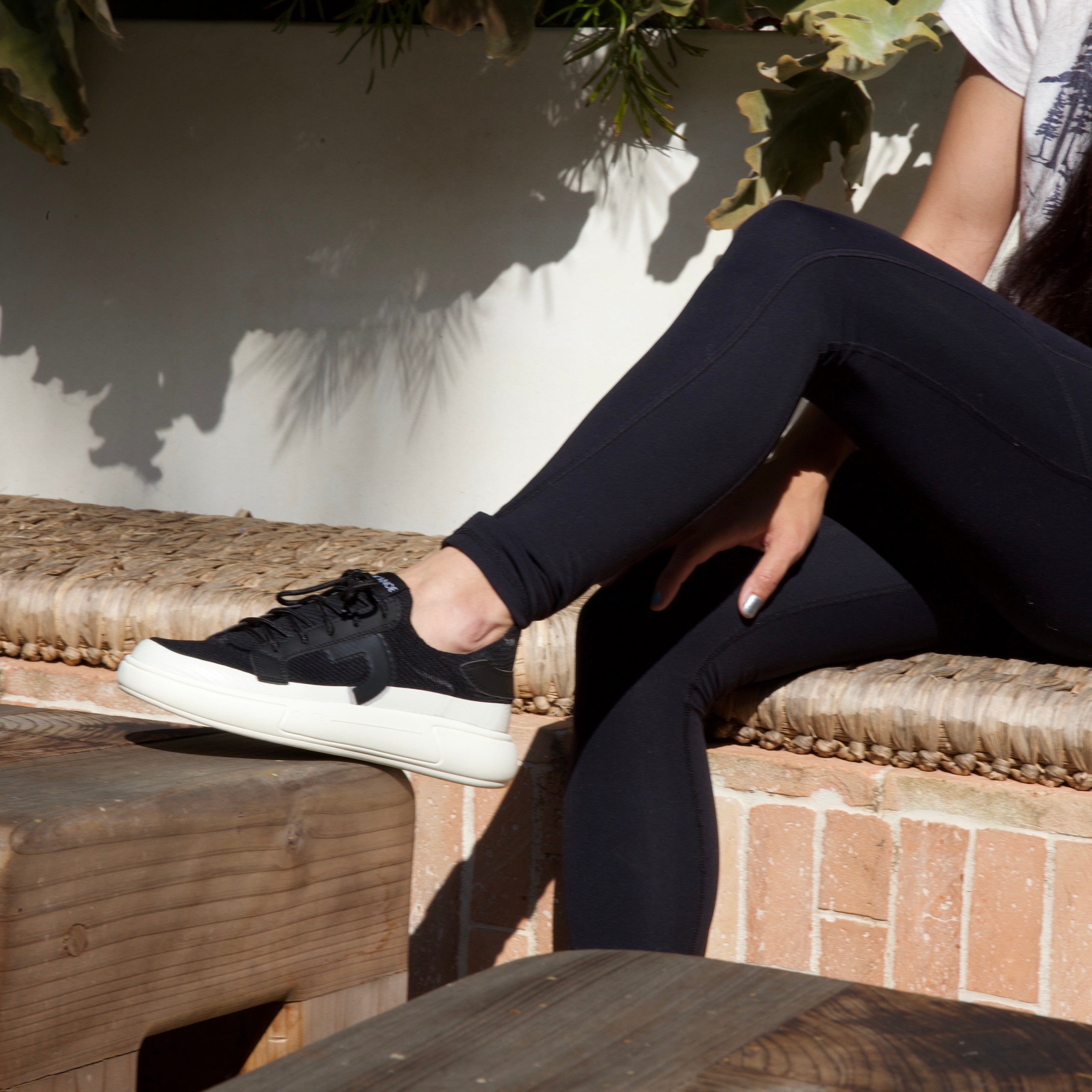 The HORIZON Raven Black- WOMENS